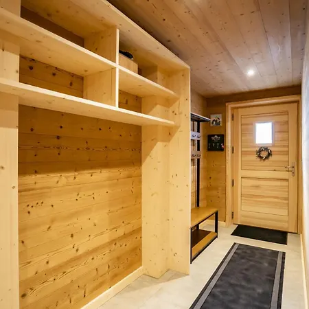Daire La Fontaine, E1 - 9 Personnes - Reservation